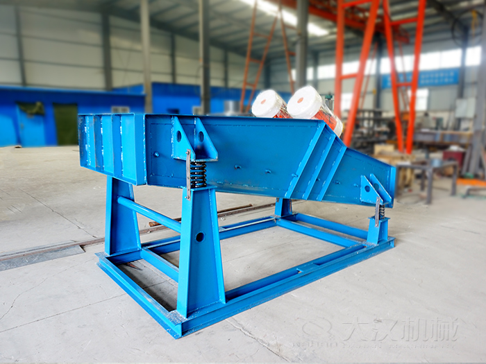 大型振動篩主要是用來篩分煤礦，礦石一些大型的篩分場地中。